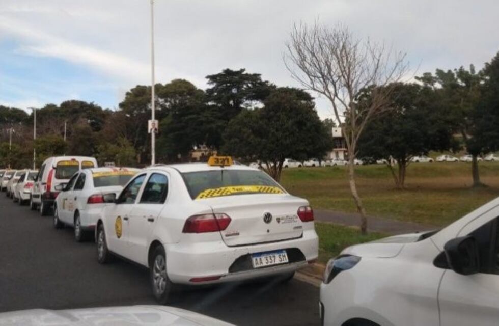 Otro golpe al bolsillo, aumentan los taxis en Paraná