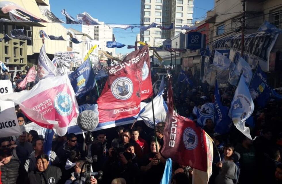 Unos 10.000 trabajadores petroleros coparon el centro de la ciudad