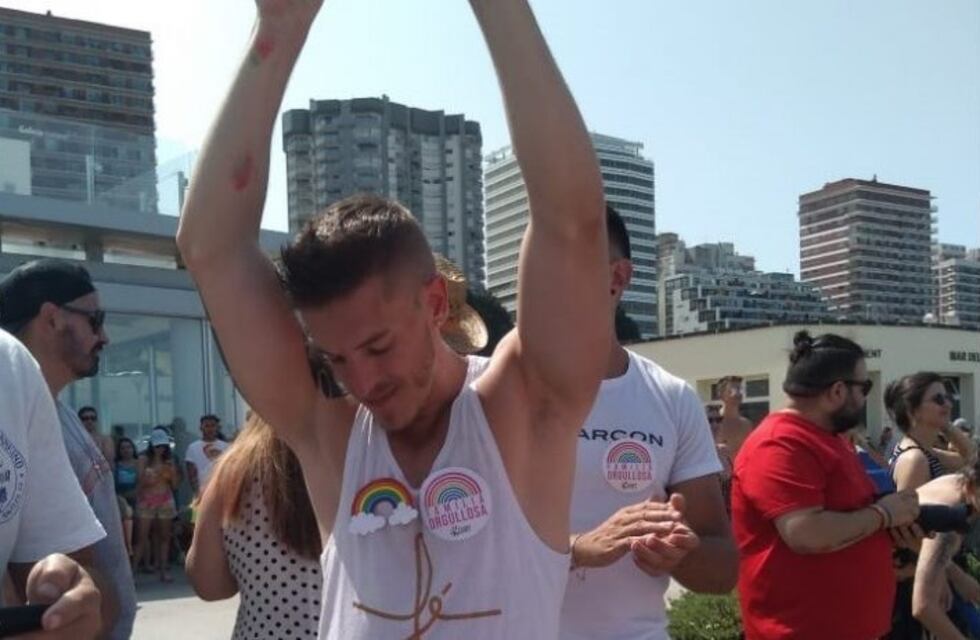 Gustavo Posati y Mariano Domínguez encabezaron una manifestación LGBT en Mar del Plata