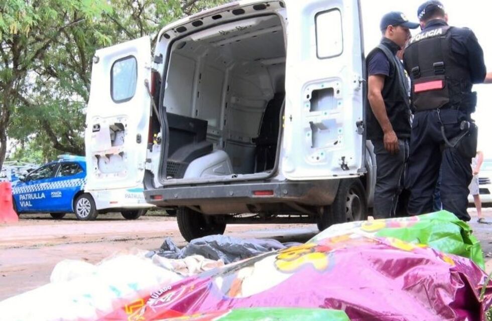 Transportaba casi 100 kilos de marihuana camuflados entre alimento para perros