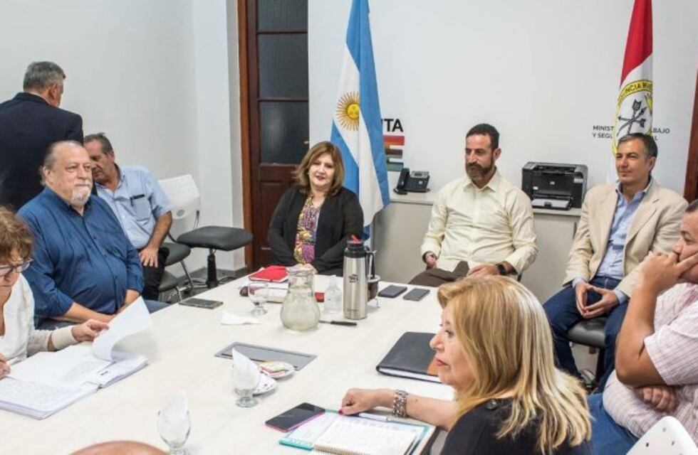 La Provincia analiza ofrecer 12% de aumento a los docentes