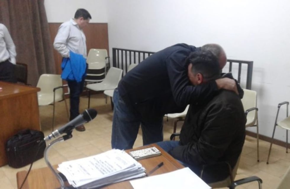 El juez Mario Juliano pidió perdón por el tiempo que tardó la Justicia y familiares de la víctima consolaron al condenado