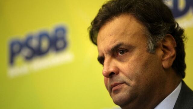 BRA01. BOGOTu00c1 (COLOMBIA), 17/05/2017.- Fotografu00eda de archivo del 29 de marzo de 2016 del excandidato presidencial y senador Au00e9cio Neves en una rueda de prensa en Brasilia (Brasil). El presidente de Brasil, Michel Temer, fue grabado por uno de los dueu00f1os del gigante cu00e1rnico JBS, Joesley Batista, avalando la compra del silencio del exjefe de la Cu00e1mara de Diputados, Eduardo Cunha, en prisiu00f3n por participar en la trama de corrupciu00f3n de Petrobras, segu00fan divulgu00f3 hoy, miu00e9rcoles 17 de abril de 2017, O Globo. El periu00f3dico seu00f1alu00f3 que el dinero fue entregado al primo de Neves en una cena que fue filmada por la Policu00eda Federal, que rastreu00f3 posteriormente el dinero y descubriu00f3 que fue a parar a una empresa del senador Zeze Perrella, de su mismo partido. EFE/FERNANDO BIZERRA JR