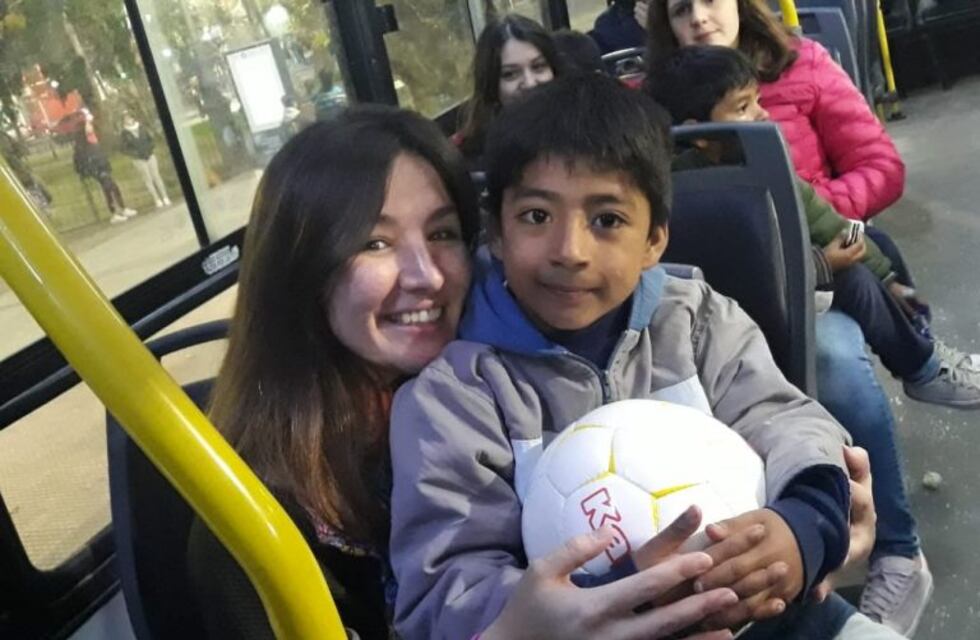 Festejaron el cumpleaños de un niño arriba de un colectivo en Río Cuarto
