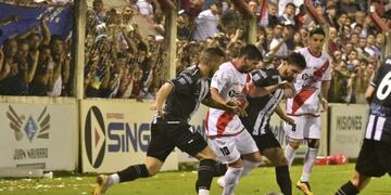 Escena del partido entre Guaraní y Central Norte en Villa Sarita, Posadas\u002E (MisionesOnline)