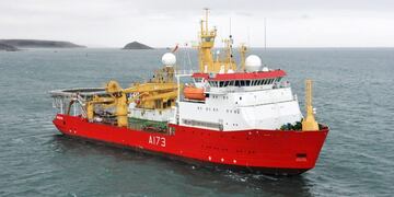 El buque HMS Protector