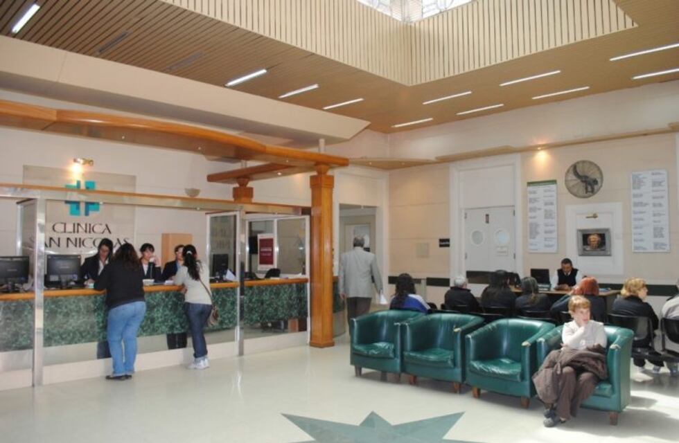 Personal de la Clínica San Nicolás lleva adelante una medida de fuerza porque no les pagan desde febrero