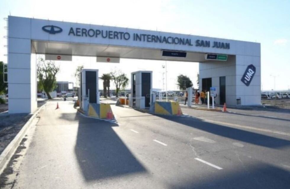 Vuelven los vuelos a San Juan y el gobierno pedirá una reapertura total