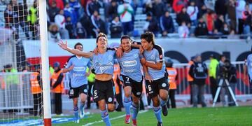 Farré y el festejo de un gol que valió como un triunfo, como un ascenso, como una hazaña en el Monumental\u002E
