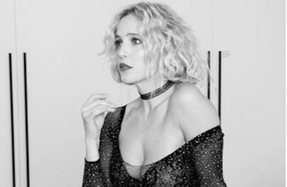 ¡Escotazo y ukelele! Luisana Lopilato deslumbró a sus seguidores con tres fotos muy sensuales