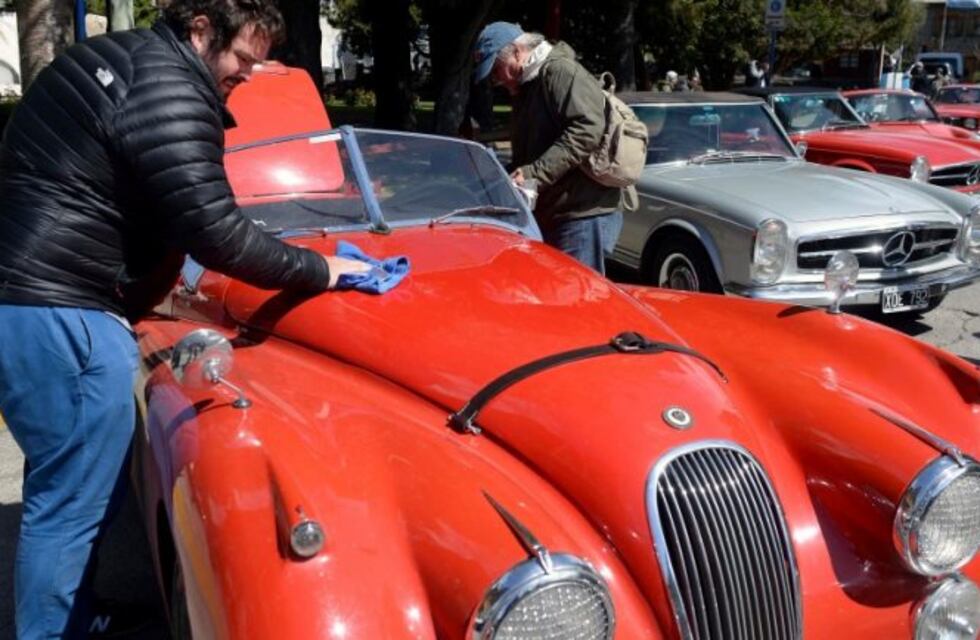 Llegan a Bariloche los autos de colección que participarán de las Mil Millas Spor