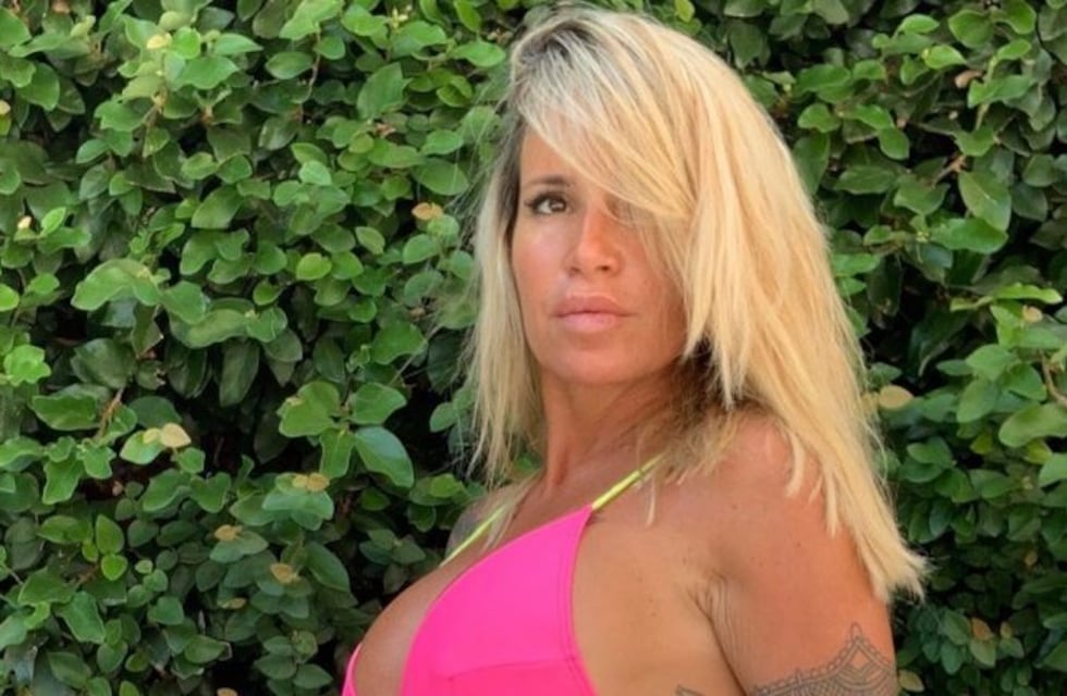 Florencia Peña enardeció las redes con una foto en corpiño desde su camarín