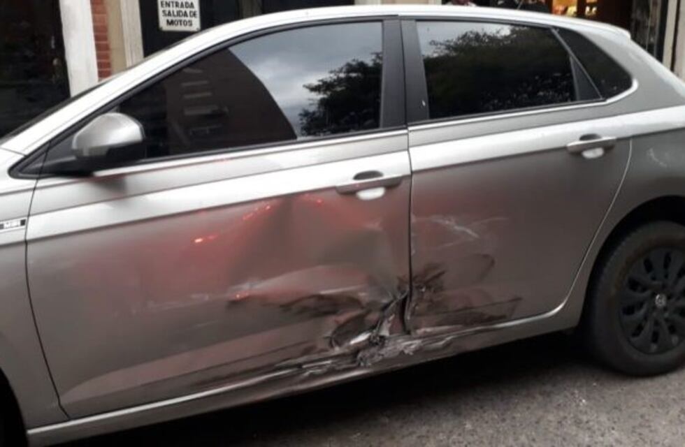 El presidente de la Corte santafesina chocó a una joven que resultó herida