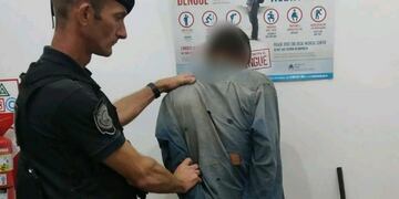 El sujeto caminaba por el pueblo con el ánimo alterado, dice la policía\u002E