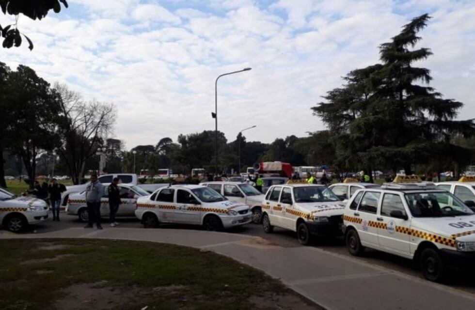 El microcentro es un caos por el paro de taxis