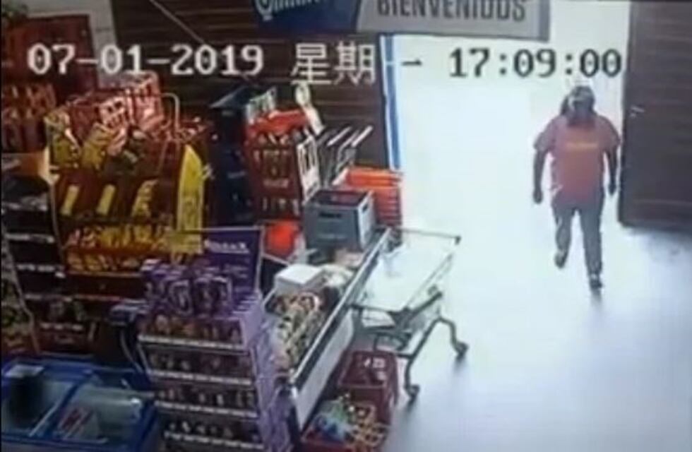 Las imágenes del violento asalto a un supermercado chino