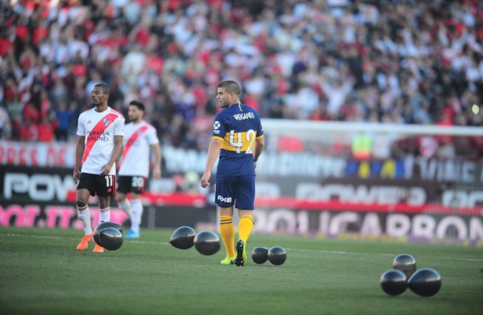 La desopilante respuesta de los hinchas de Boca por los globos negros del Superclásico
