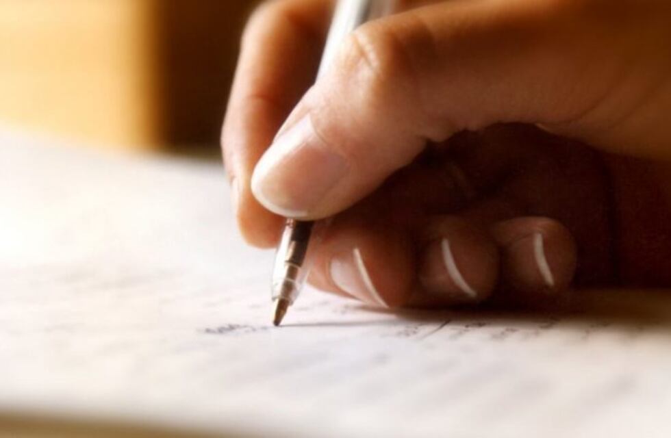 Se burló de la profesora usando lenguaje inclusivo en un examen y se sacó un "une"