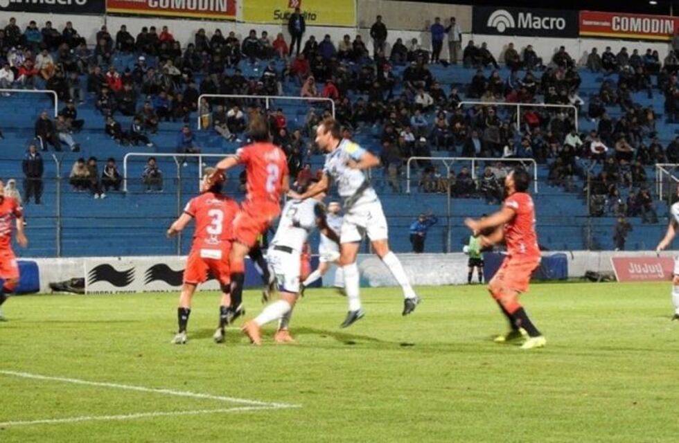 Se sintió el frío en el "23 de Agosto": de nuevo empató Gimnasia