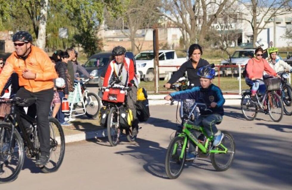 Bicicleteada histórica familiar en la Base Naval Puerto Belgrano