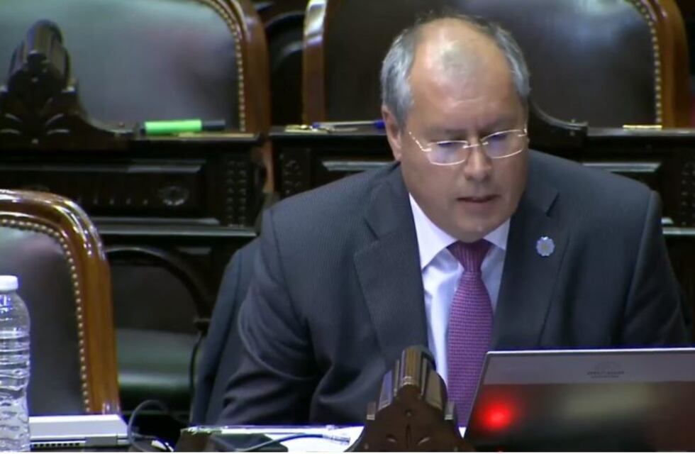 Héctor Olivares: "El aborto es una solución errónea"