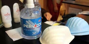 El gobierno de Guillermo Montenegro buscará adquirir miles de barbijos y frascos de alcohol en gel (Foto: Archivo)