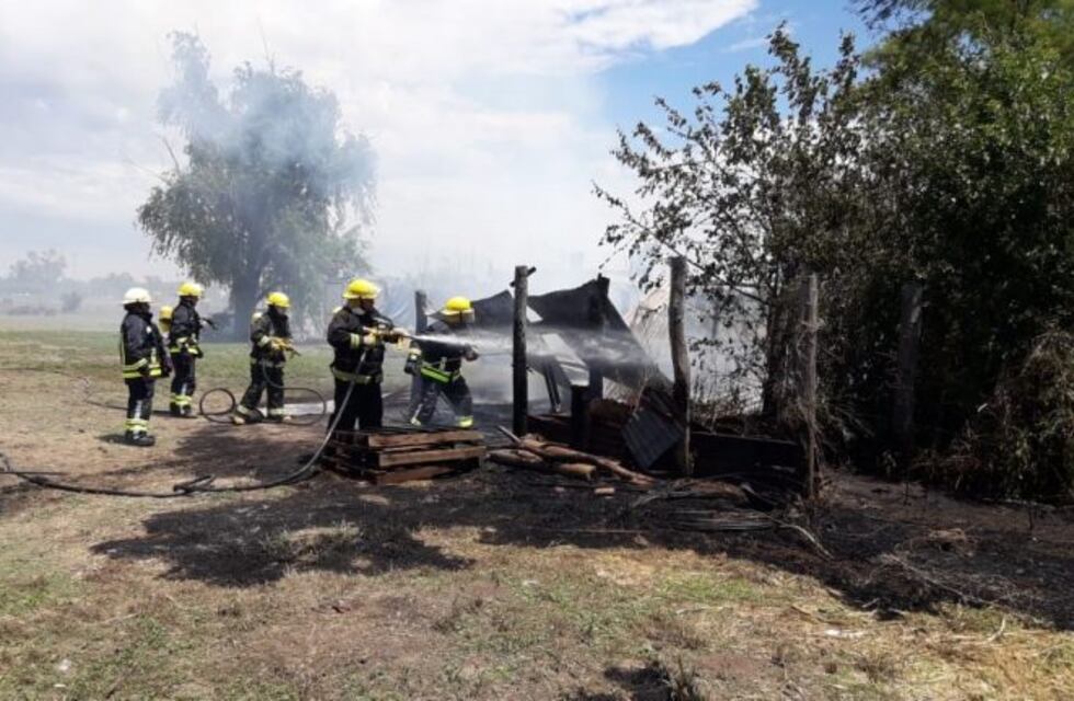 Leones: incendio de un galpón