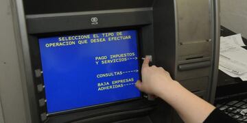 Se conoció el cronograma de pagos de los empleados públicos santafesinos en cajeros automáticos\u002E (Archivo)