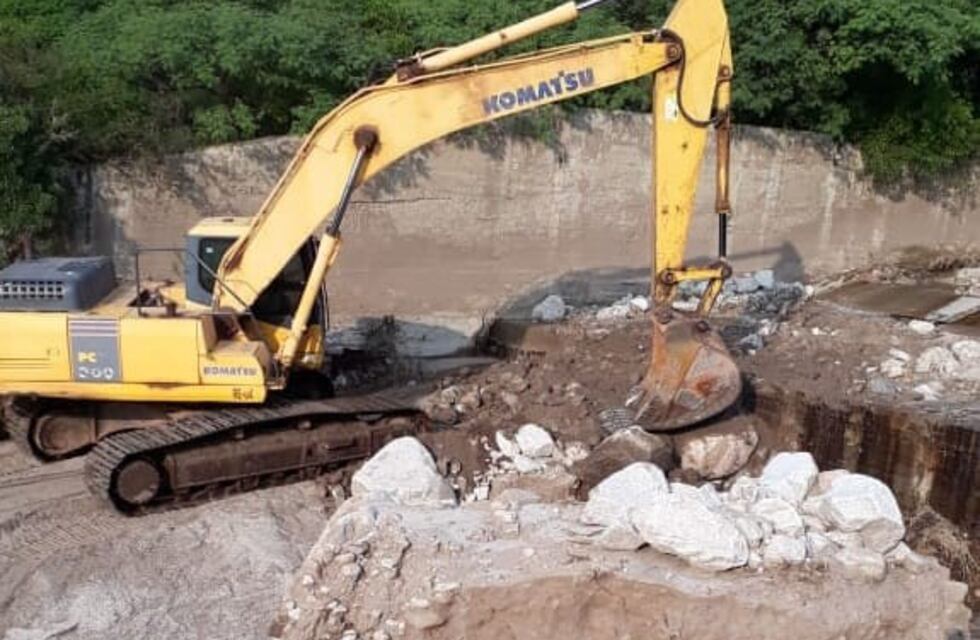 Continúan los trabajos para restablecer el servicio de agua potable en la costa riojana