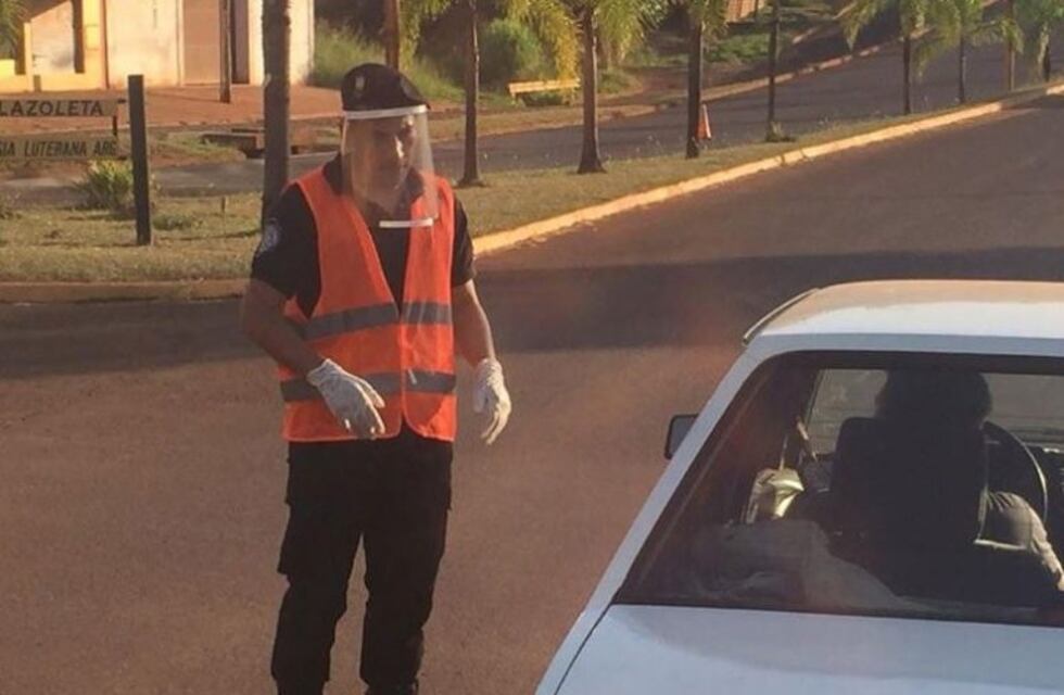 Makers Unidos entregaron más de 100 máscaras faciales a personal de salud y policía