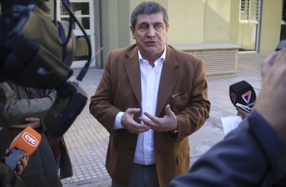 Sobreseyeron al exministro de Salud Rubén Giacchi, denunciado por violencia de género