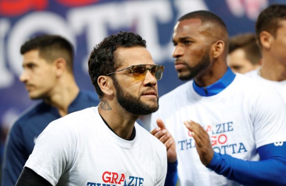 El costado femenino de Dani Alves: desfile con zapatos de mujer y baile sensual a su novia