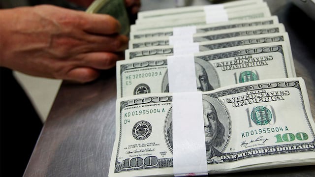 El dólar blue cayó al nivel más bajo desde diciembre último.