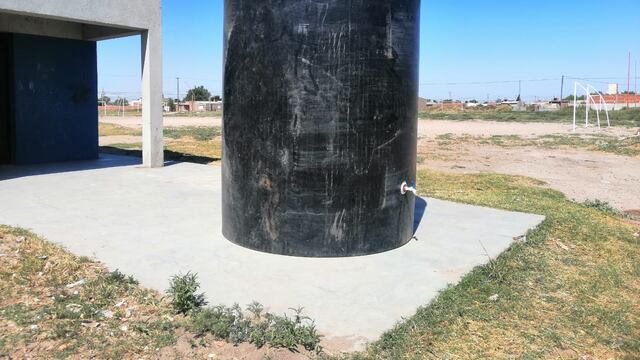 El Municipio coloca cuatro tanques de agua