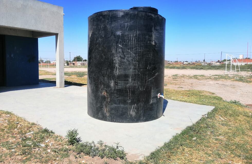 Punta Alta: colocan tanques para abastecimiento de agua potable