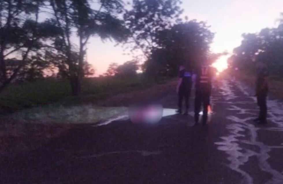 Jardín América: buscan a un conductor que mató a un peatón y se fugó