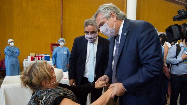 Alberto Fernández visitó el centro de vacunación contra el coronavirus junto a Raúl Jalil