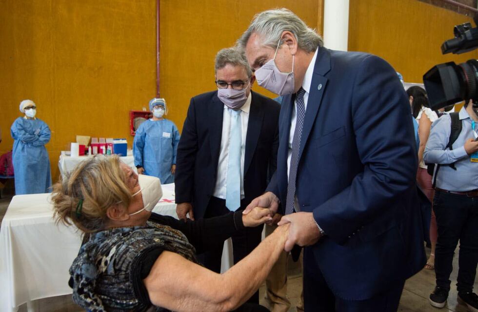 Alberto Fernández visitó el centro de vacunación contra el coronavirus junto a Raúl Jalil