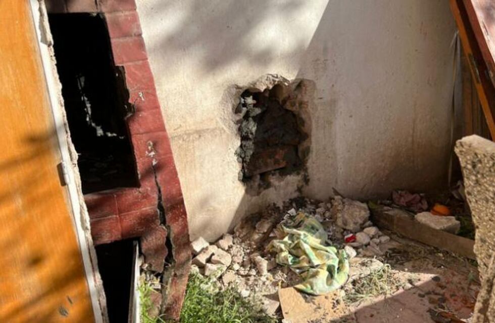 Golpe millonario en Córdoba: hicieron un boquete y robaron el dinero de la caja fuerte de una empresa