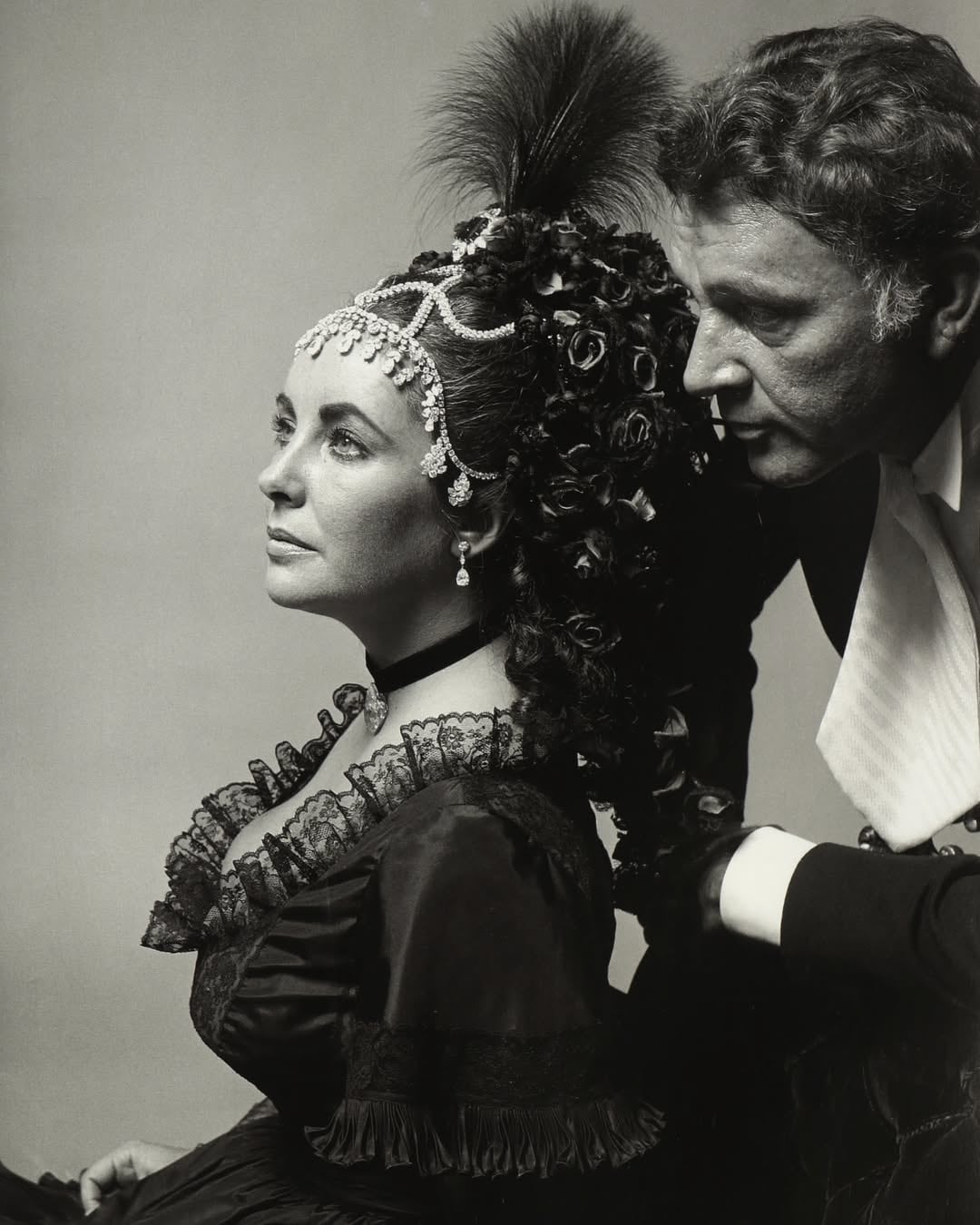 Valentino junto a una de sus grandes amigas Elizabeth Taylor