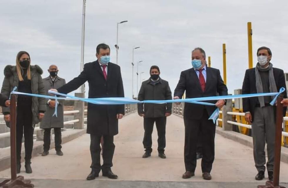 En videoconferencia con el presidente, Zamora inauguró el azud derivador de Cruz Bajada
