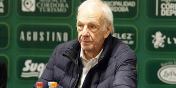 César Luis Menotti sufrió una caída en su hogar y debió ser internado. Foto: La Voz.