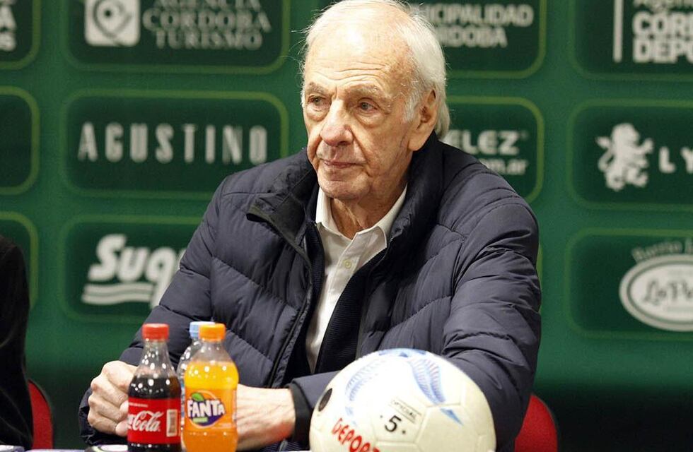 César Luis Menotti debió ser internado tras una caída