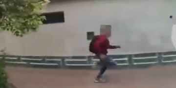 Así huía el ladrón de los medidores. (Policía de Córdoba)