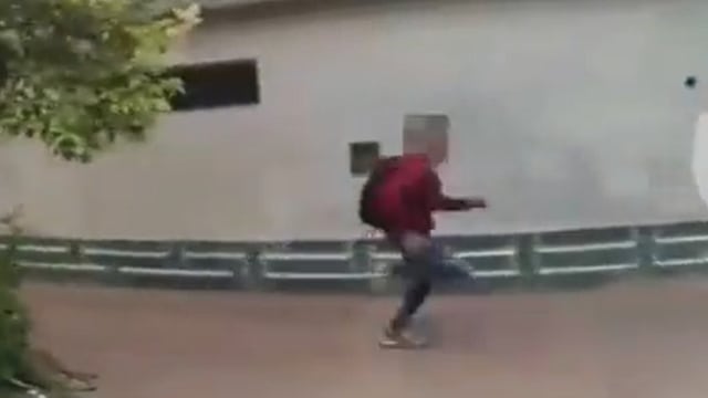 Así huía el ladrón de los medidores. (Policía de Córdoba)
