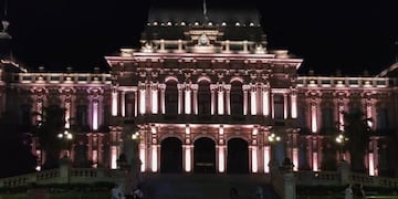 La iluminación amarilla reafirmó el compromiso de reducir la siniestralidad y acompañar a las familias afectadas.