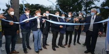 El tradicional corte de cintas, para dejar inaugurada la sede del Club de Emprendedores en San Salvador de Jujuy.