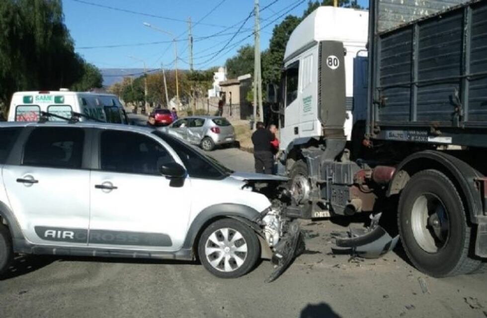 Un choque de autos dejó como saldo a dos mujeres heridas