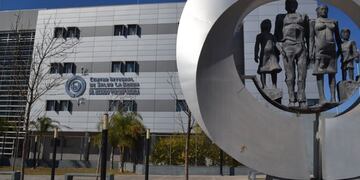 Camión embistió y mató a una adolescente de 15 años, y se fugó