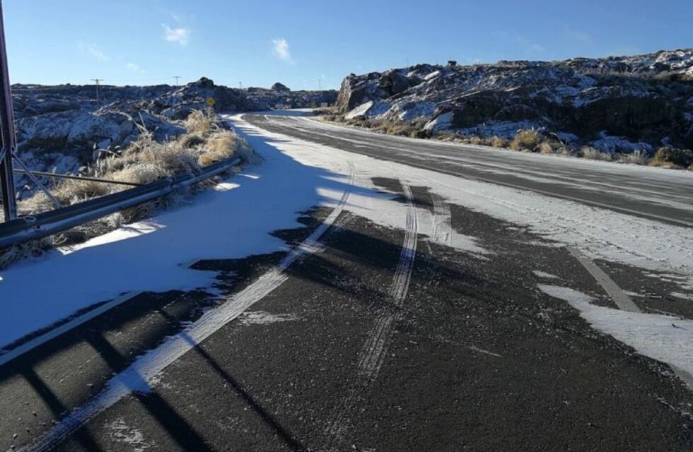 Cerraron el camino de las Altas Cumbres por hielo en la ruta